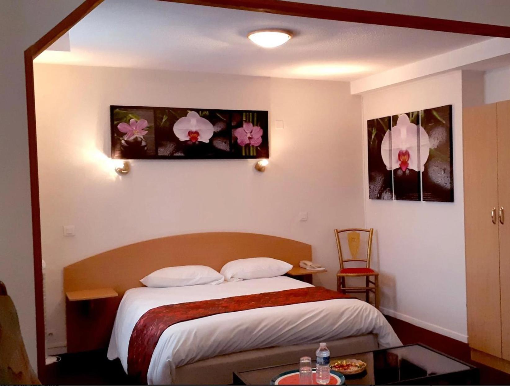 Hotel Le Val de Vence Launois-sur-Vence Exterior foto